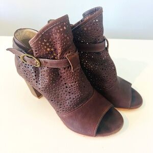 Latitude Femme Perforated Open Toe Brown Leather Strappy Ankle Booties Size 38